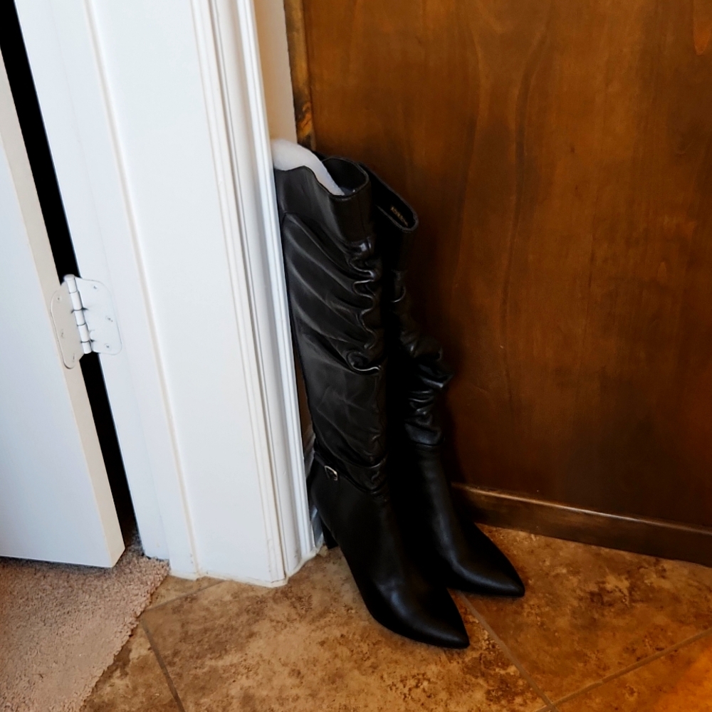 Adrienne Vittadini tall womens boots, size 8.5. Black